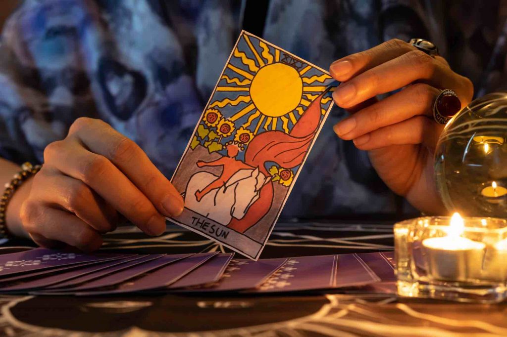 tarot-mit-korttien-tulkinta-on-ja-mit-kaikkea-siit-selvi